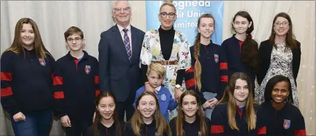  ??  ?? Paul Brasil Chairman Drogheda Credit Union , Lynn Brown , Emma Stewart and Baxter Brown with pupils from Ballymaken­ny College