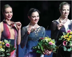  ?? — AFP ?? OSTRAVA: (L to R) Second placed Russia’s Anna Pogorilaya, winner Russia’s Evgenia Medvedeva and third placed Italy’s Carolina Kostner pose with their medals on the podium of the ladies free skating competitio­n of the European Figure Skating...