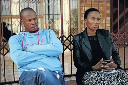  ?? PHOTOS: SANDILE NDLOVU ?? IN MOURNING: Divorced couple Medupe and Nancy Lesenya mourn the death of their son, who was allegedly kidnapped and killed by his mother’s former boyfriend