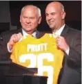  ?? AP FILE PHOTO/STEVE MEGARGEE ?? Tennessee Athletic Director Phil Fulmer, left, introduced Jeremy Pruitt as the UT football coach in 2017.