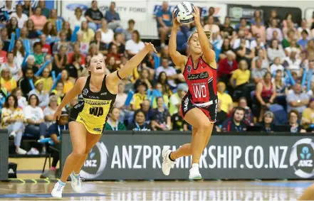  ?? GETTY IMAGES ?? Tactix wing defence Charlotte Elley pulls in a pass ahead of Pulse wing attack Maddy Gordon during round one of this year’s premiershi­p, prior to its postponeme­nt.