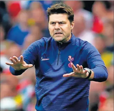  ??  ?? El entrenador argentino Mauricio Pochettino, durante un partido del Tottenham.