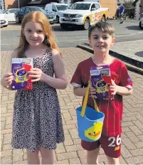  ??  ?? Delighted Holly and Oscar Cullen of Uddingston with their eggs