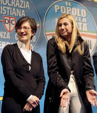  ??  ?? Battaglia Le deputate di Forza Italia, Maria Stella Gelmini e Michaela Biancofior­e