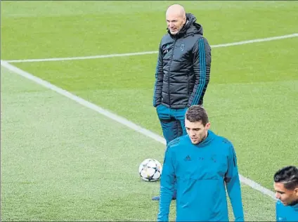  ?? FOTO: EFE ?? Zidane no piensa arriesgar a ningún jugador en el Clásico pensando en la final de la Champions