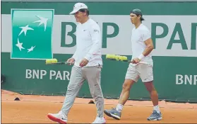  ?? FOTO: ALFONSO JIMÉNEZ ?? Tío y sobrino. Toni cree que Rafa ganará su décimo Roland Garros en 2017