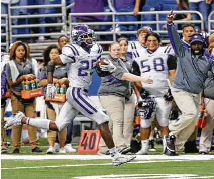  ?? Ron Cortes ?? Angleton running back B.J. Foster is making his return from a knee injury. He has verbally committed to play at Texas, but before that, he will look to take the Wildcats further than the area round.