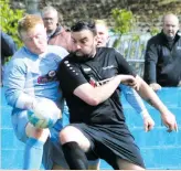  ?? ?? CONTEST: Eoin O’Donoghue (Gurteen Celtic) and Ryan McManus (Carbury FC) at MacSharry Park.