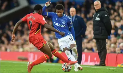  ?? ?? Rafael Benítez’s only outlay in the summer was the £1.7m Everton spent to sign Demarai Gray from Bayer Leverkusen. Photograph: Greig Cowie/Shuttersto­ck