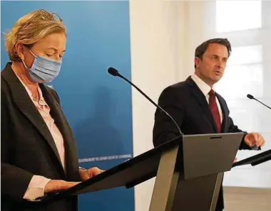  ?? Foto: Anouk Antony ?? Paulette Lenert und Xavier Bettel redeten der Bevölkerun­g noch einmal eindringli­ch ins Gewissen und forderten, die sozialen Kontakte auf ein striktes Minimum zu reduzieren.