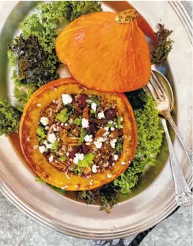  ?? LYNDA BALSLEV-TASTEFOOD ?? Stuffed squash with quinoa and goat cheese