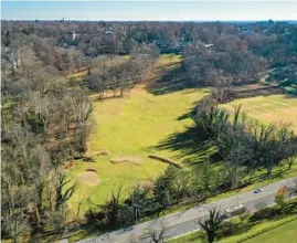  ?? JERRY JACKSON/BALTIMORE SUN ?? The Baltimore Country Club’s old Roland Park golf course along Falls Road is going to be renamed Hillside Park.