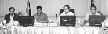  ??  ?? Nanta (second right) attends a briefing on the minor rural projects for Kapit. From left are Bukit Goram assemblyma­n Jefferson Jamit Unyat, Borhan, and Pelagus assemblyma­n Wilson Nyabong Ijang.