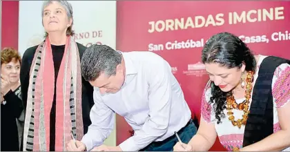  ?? Fotos ?? De izquierda a derecha: María Novaro, el gobernador Rutilio Escandón y Alejandra Frausto.
