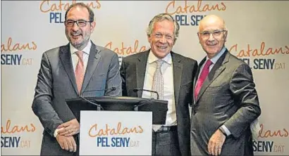  ?? ROSER VILALLONGA ?? Espadaler y Duran, con el presidente de Catalans pel Seny, Joan Corominas