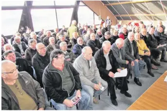  ??  ?? Près de 130 pêcheurs ont assisté à l’assemblée générale.