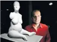  ??  ?? Marc Quinn with a small-scale model of his sculpture Alison Lapper Pregnant