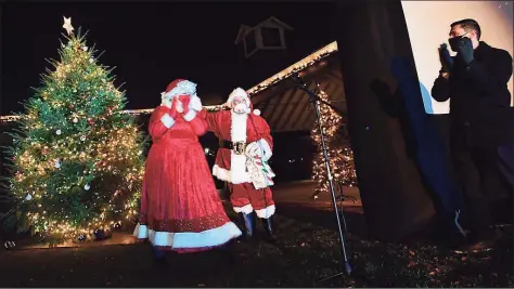  ?? Erik Trautmann / Hearst Connecticu­t Media ?? In a Dec. 11 photo, Celebrate Shelton holds its community tree lighting at Veterans Memorial Park.