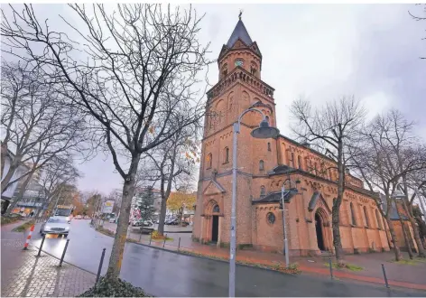  ?? RP-FOTO: ACHIM BLAZY ?? An der St Anna in Lintorf beginnt die interaktiv­e Tour zum Thema Schöpfung. Unterwegs gilt es Quisfragen zu lösen.