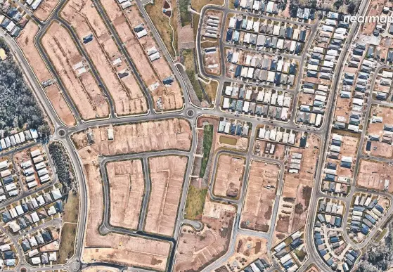  ?? Picture: NEARMAP ?? An aerial photograph of Pimpama in 2016, which has undergone huge developmen­t in recent years.