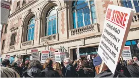  ?? JAMES FOSTER/FOR THE SUN-TIMES ?? CSO members strike last week in front of Orchestra Hall.
