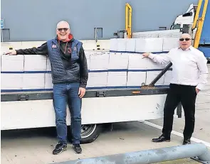  ?? ?? Eggs-cellent Kevin Taggart handing over a trailer of 35,560 eggs for distributi­on