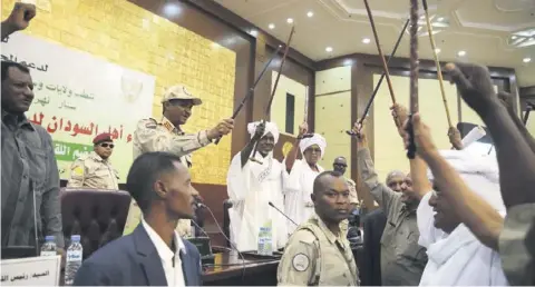  ?? FOTO EPA ?? Președinte­le adjunct al reuniunii Consiliulu­i Militar de Tranziție din Sudan Mohamed Hamdan Dagalo, cunoscut și sub numele de Hemedti, în timpul unei întâlniri în Khartoum, Sudan, 16 iunie 2019.