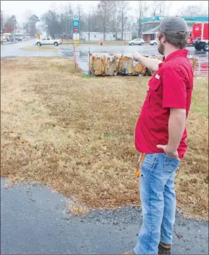  ?? MARK BUFFALO/THREE RIVERS EDITION ?? Pangburn Mayor David Wilson points down Main Street where sidewalks will be built near City Hall, connecting many of the downtown businesses in his city. Pangburn received a $100,000 matching grant for the project from the Arkansas Department of...