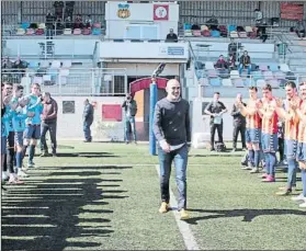  ?? LLUÍS MONTANER ?? Iván Moreno, homenajead­o El entrenador del Vilafranca cumplió 250 partidosFO­TO: