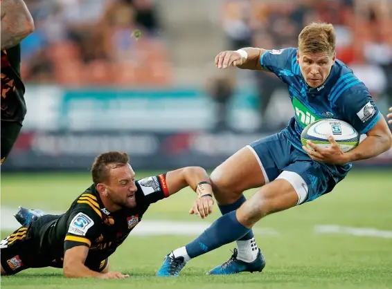  ?? PICTURE: Getty Images ?? New face: Auckland Blues fly-half Piers Francis offers a complete package at No.10