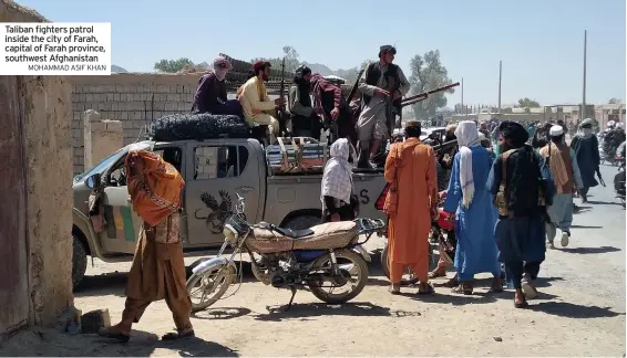  ?? MOHAMMAD ASIF KHAN ?? Taliban fighters patrol inside the city of Farah, capital of Farah province, southwest Afghanista­n