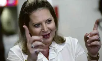  ?? Pedro Ladeira/Folhapress ?? A deputada eleita Joice Hasselmann (PSL), no aeroporto de Brasília