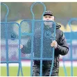  ?? FOTO: BERND THISSEN/DPA ?? Dortmunds Trainer Lucien Favre bei der Arbeit.