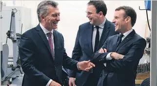  ?? THIBAULT CAMUS / REUTERS ?? Visita. El presidente argentino, Mauricio Macri, con su homólogo francés, Emmanuel Macron, ayer en París.