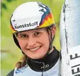  ?? Fotos: Fred Schöllhorn ?? … während Elena Apel zu den Medail lenhoffnun­gen im deutschen Kanusla lomteam gehört.