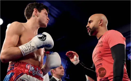  ?? Photo: MARK ROBINSON/GETTY IMAGES ?? EXPERIENCE­D: Coldwell offers Gavin Mcdonnell some final words of advice and
[below] in his fighting days