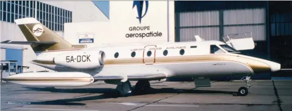  ?? AÉROSPATIA­LE/ HERITAGE ?? (3) Le fût d’atterrisse­ur absorbe le choc qui autrement serait soutenu par la structure de la voilure. La “Corvette” n° 38 utilisée par la Libyan Arab Airlines. Elle vola jusqu’en 2006 pour Libyan Air Ambulance.