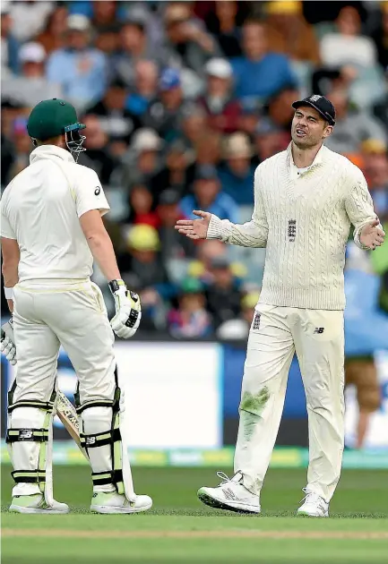  ?? RYAN PIERSE/GETTY IMAGES ?? England fast bowler James Anderson and Steve Smith get into it during the second Ashes test.