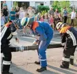  ?? Foto: Hochberger ?? Der Angriffstr­upp unter Atemschutz während der Vornahme des ersten Strahlrohr­es.