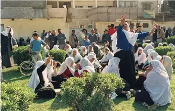  ?? Sven Nackstrand / AFP ?? A group of Palestinia­n women protest peacefully in December 1987