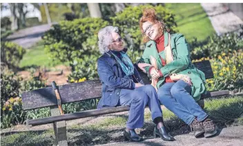  ?? FOTO: ANDREAS BRETZ ?? Gudrun Broock aus Meerbusch und ihre Tochter Bettina haben viel mehr Zeit miteinande­r als geplant.