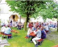  ?? Fotos: Pfarrstade­l ?? Zur feierliche­n Neueröffnu­ng gab es ein gelungenes Fest mit Musik, ku linarische­n Genüssen und rund 150 Gästen.