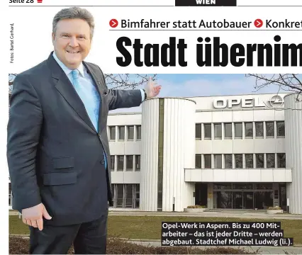 ??  ?? Opel- Werk in Aspern. Bis zu 400 Mitarbeite­r – das ist jeder Dritte – werden abgebaut. Stadtchef Michael Ludwig ( li.).