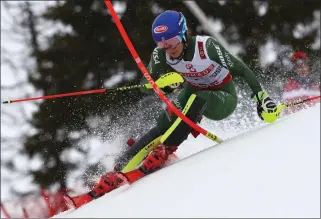  ?? ASSOCIATED PRESS ?? UNITED STATES’ MIKAELA SHIFFRIN competes on her way to win the women’s slalom at the alpine ski World Championsh­ips in Are, Sweden, Saturday.