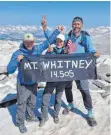  ??  ?? Eugen (rechts), Alex und Melanie auf dem Mount Whitney.