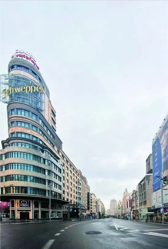  ?? EP ?? La madrileña Gran Vía, sin tráfico por las restriccio­nes durante el estado de alarma