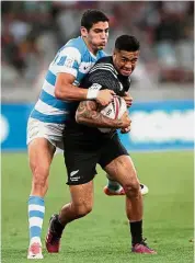  ??  ?? That’s mine: Argentina’s Marcos Moroni (left) vying for the ball with New Zealand’s Regan Ware during the World Rugby Sevens Series final at the Cape Town Stadium on Sunday. — AFP