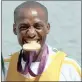  ?? PICTURE: REUTERS ?? HUMBLE: Gold medallist Sizwe Ndlovu wants to give back.