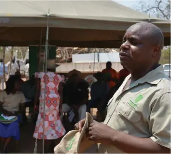  ??  ?? Dr Cosmas Magorokosh­o explains to farmers the advantages of the heat-stress tolerant maize seed