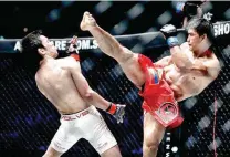  ??  ?? SHINYA AOKI of Japan (left) dodges a high kick from Team Lakay's Eduard Folayang in this file photo. (ONE Championsh­ip)